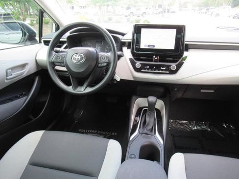 Used 2025 Toyota Corolla LE FWD image 13