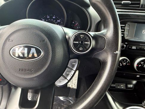 Used 2016 Kia Soul + image 14