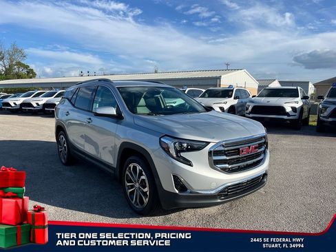 Used 2020 GMC Terrain SLT w/ Preferred Package image 2