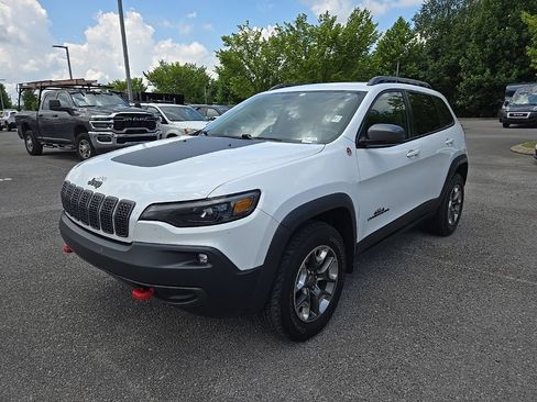 Used 2019 Jeep Cherokee Trailhawk w/ Cold Weather Group AWD/4WD image 3