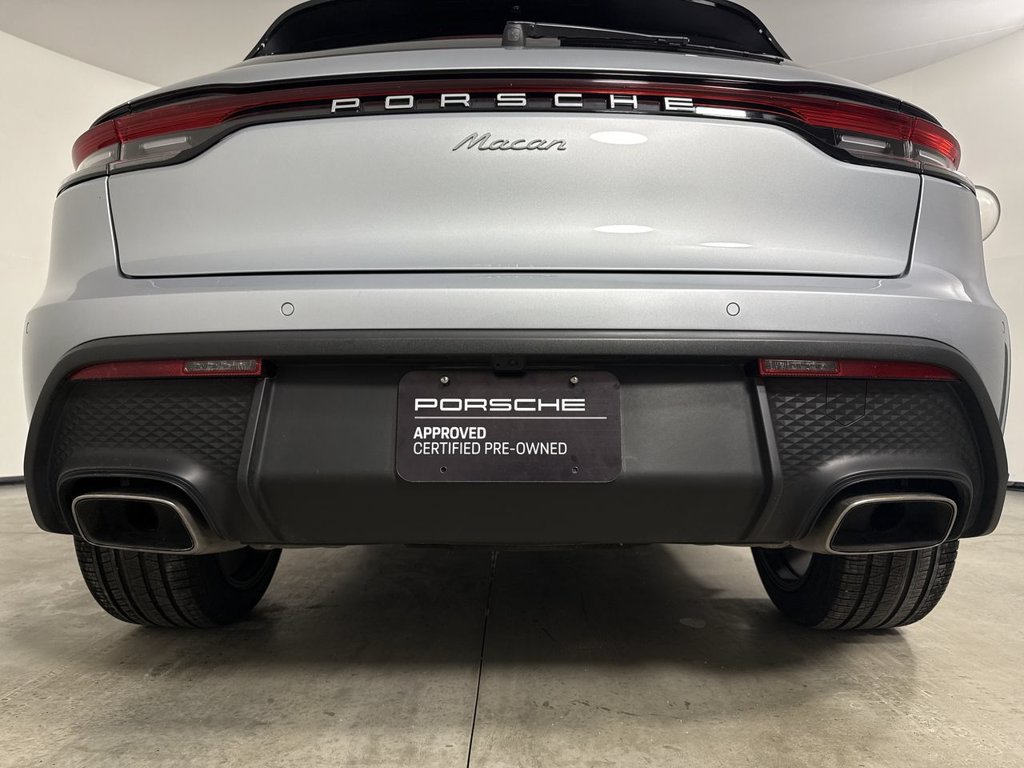 Certified 2025 Porsche Macan AWD/4WD image 19