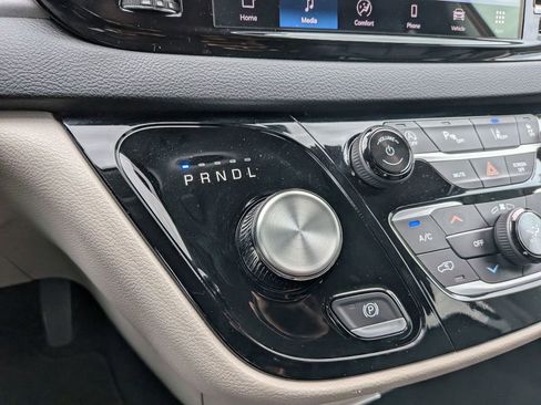 Used 2024 Chrysler Pacifica Touring-L FWD image 26