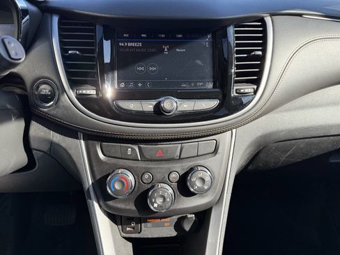 Used 2018 Chevrolet Trax LT w/ LT Convenience Package image 8