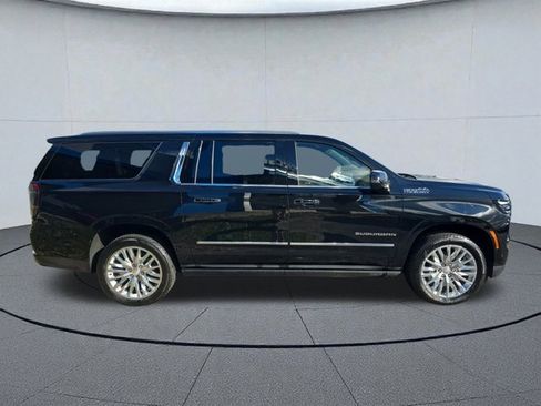 Used 2025 Chevrolet Suburban High Country image 6