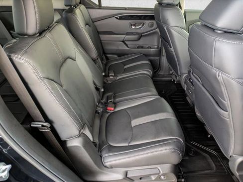 Used 2025 Honda Pilot EX-L image 18