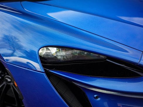 Used 2023 McLaren Artura Performance image 9