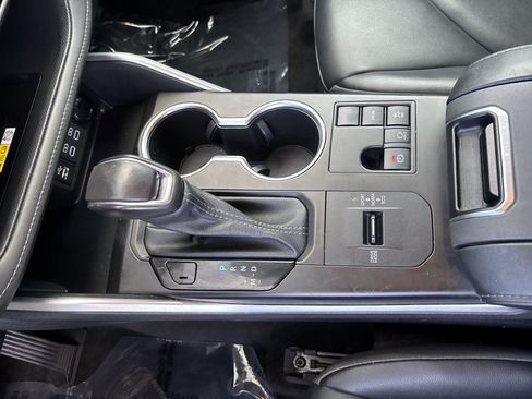 Used 2023 Toyota Highlander XLE FWD image 20