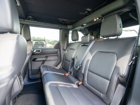 Used 2025 Ford Bronco Outer Banks AWD/4WD image 9