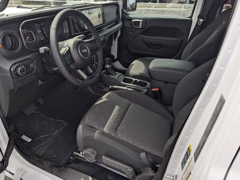 New 2025 Jeep Gladiator Mojave w/ Safety Group image 9