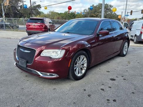 Used 2019 Chrysler 300 Touring w/ Driver Convenience Group image 3