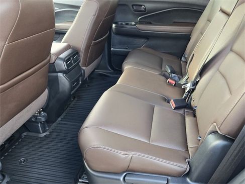 Used 2025 Honda Passport EX-L image 11