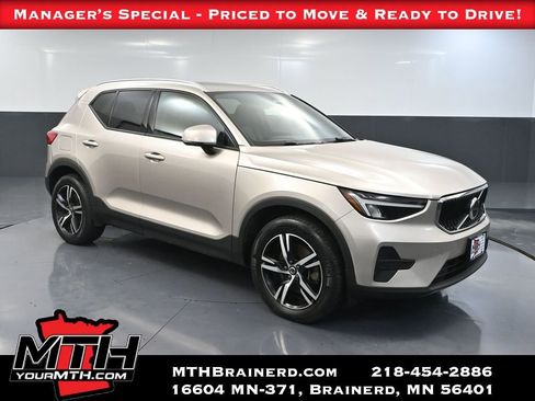 Used 2023 Volvo XC40 B5 Core AWD/4WD image 1