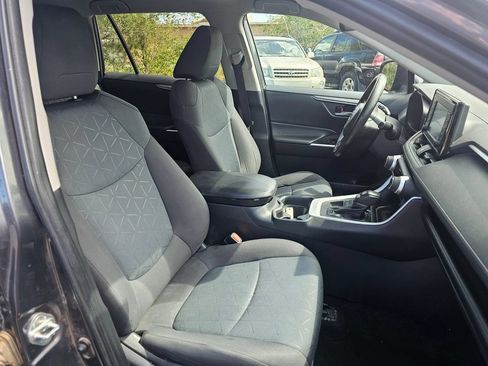 Used 2020 Toyota RAV4 XLE AWD/4WD image 16