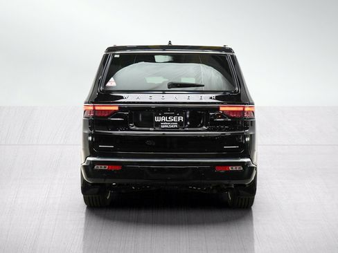 Used 2023 Jeep Wagoneer Series III w/ Premium Group I AWD/4WD image 4