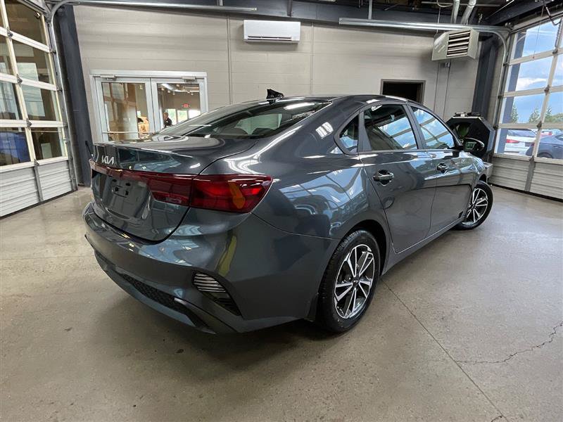 Used 2023 Kia Forte LXS w/ LXS Technology Package FWD image 5