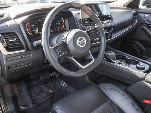 Used 2021 Nissan Rogue Platinum image 5