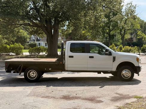 Used 2017 Ford F350 XL w/ Power Equipment Group AWD/4WD image 6