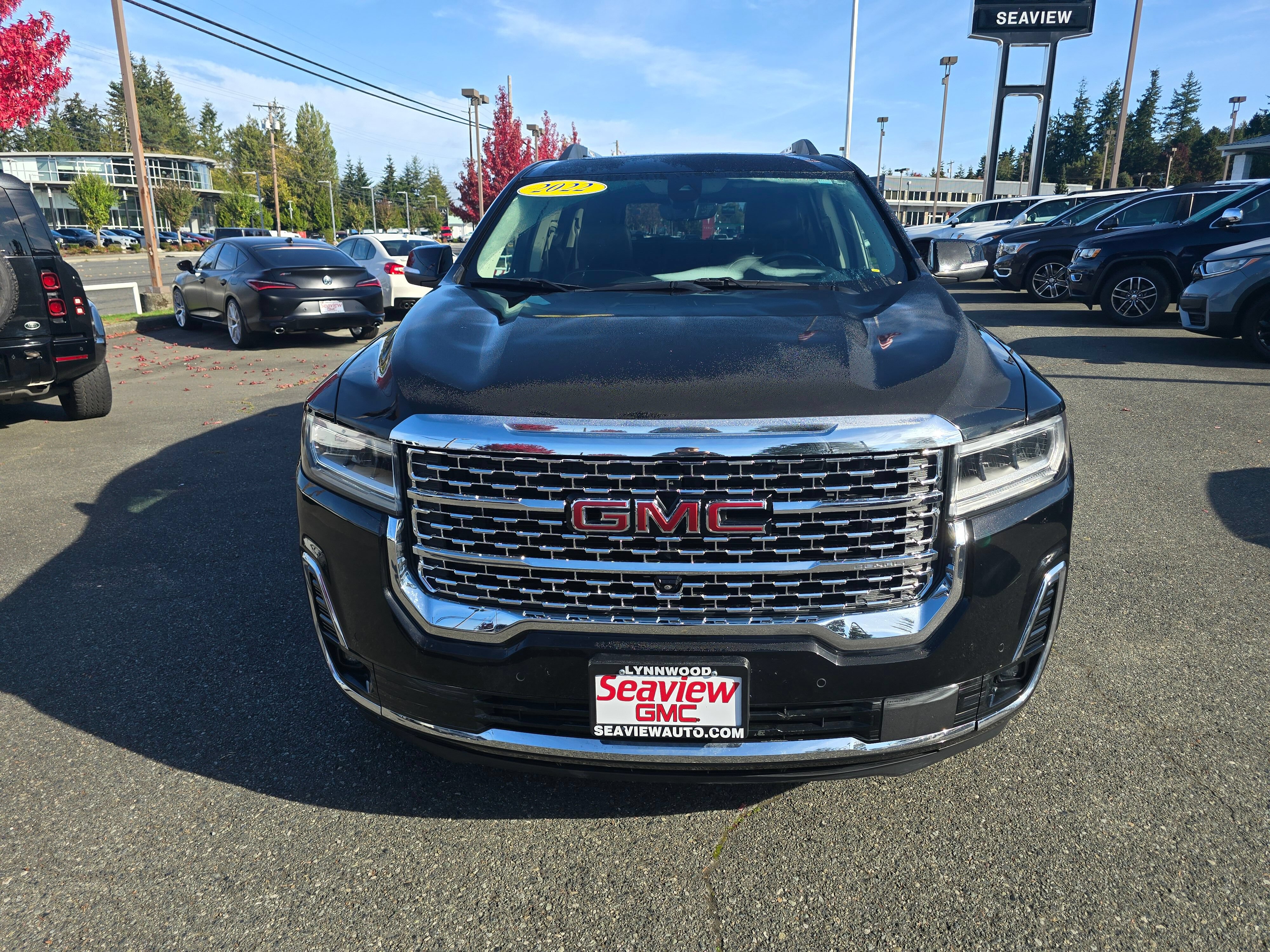 Used 2022 GMC Acadia Denali w/ Denali Ultimate Package AWD/4WD image 2