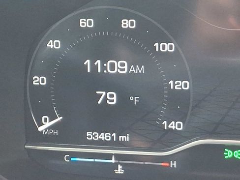 Used 2022 GMC Yukon SLT w/ SLT Premium Package image 24