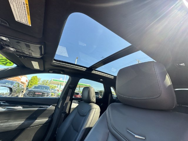 Certified 2024 Cadillac XT5 Premium Luxury w/ LPO, Floor Liner Package AWD/4WD image 18