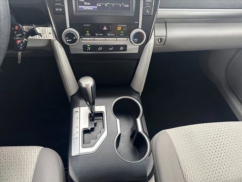 Used 2014 Toyota Camry LE image 20