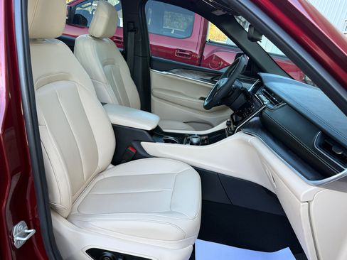 Used 2024 Jeep Grand Cherokee L Limited image 16