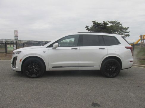 Used 2023 Cadillac XT6 Premium Luxury w/ Technology Package image 9