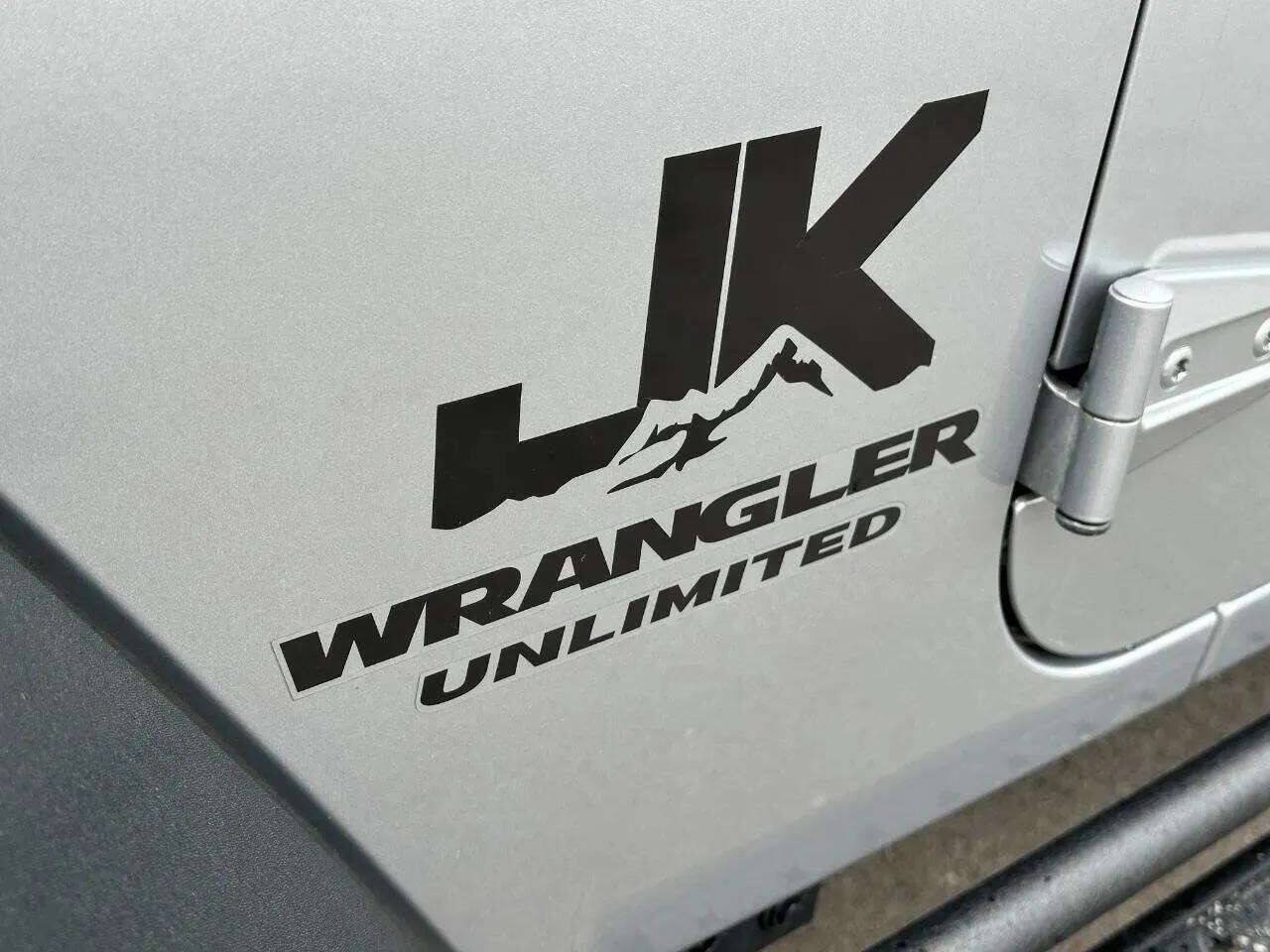 Used 2015 Jeep Wrangler Unlimited Rubicon w/ Dual Top Group AWD/4WD image 19