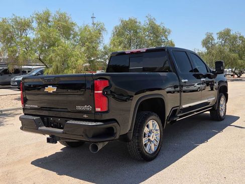 Used 2025 Chevrolet Silverado 2500 High Country w/ Technology Package AWD/4WD image 8