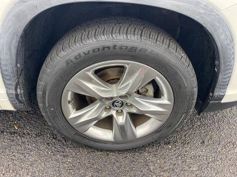 Used 2019 Toyota Highlander Limited image 22