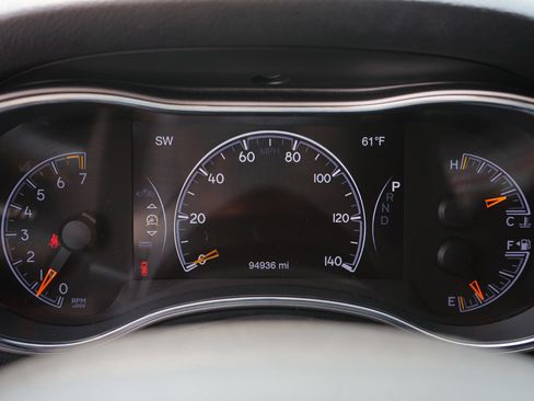 Used 2019 Jeep Grand Cherokee Laredo AWD/4WD image 27