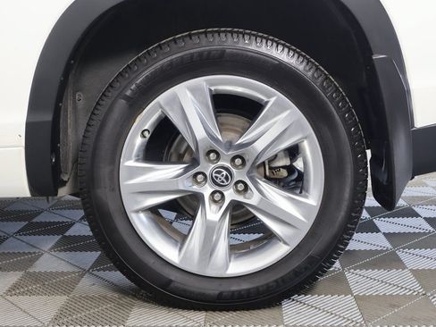 Used 2017 Toyota Highlander Limited w/ Carpet Mat Package AWD/4WD image 16