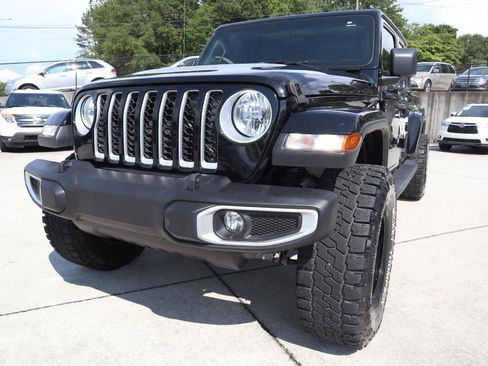 Used 2020 Jeep Gladiator Overland w/ Trailer Tow Package AWD/4WD image 30