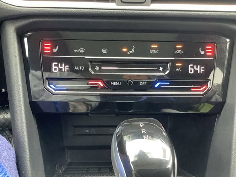 New 2026 Volkswagen Taos SE FWD image 24