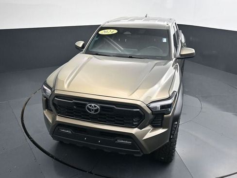 Used 2024 Toyota Tacoma TRD Off-Road AWD/4WD image 21