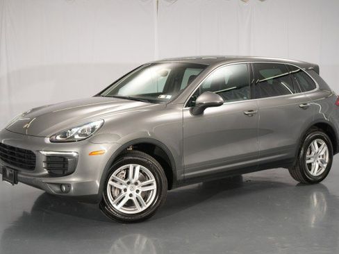 Used 2016 Porsche Cayenne image 1