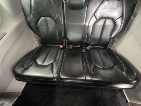 Used 2024 Chrysler Pacifica Touring-L FWD image 24