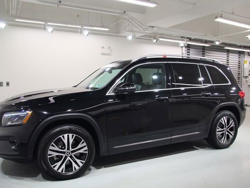 Certified 2025 Mercedes-Benz GLB 250 4MATIC image 4