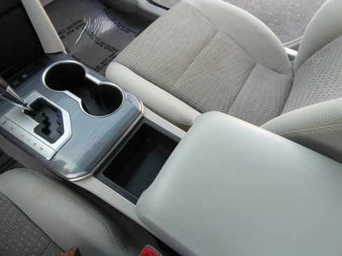 Used 2013 Toyota Camry LE image 62