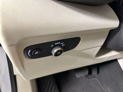 Used 2023 Buick Envision Preferred FWD image 18