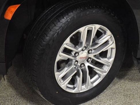 Used 2023 GMC Yukon XL SLT image 11