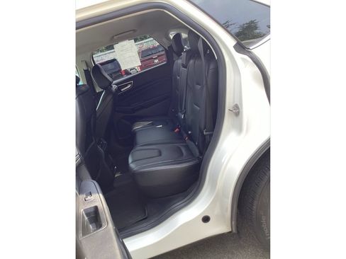 Used 2021 Ford Edge Titanium AWD/4WD image 12