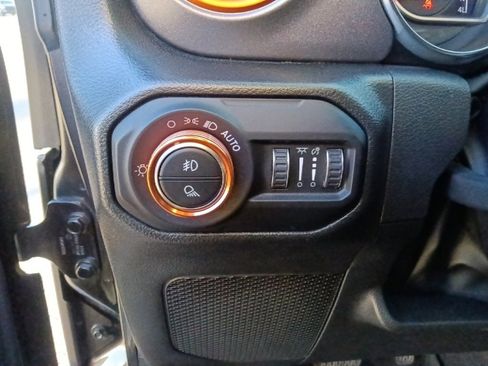 Used 2022 Jeep Gladiator Mojave w/ Cold Weather Group image 16