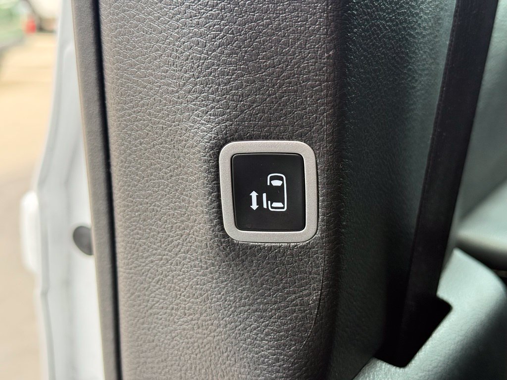 Used 2025 Chrysler Pacifica Limited FWD image 21