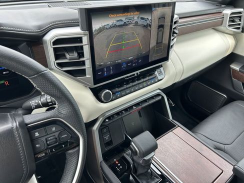 Used 2025 Toyota Sequoia Capstone image 19