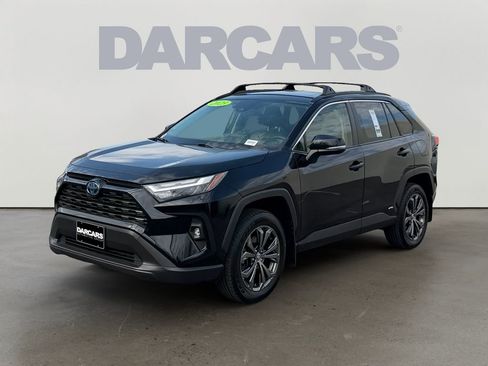 Used 2023 Toyota RAV4 XLE Premium image 3