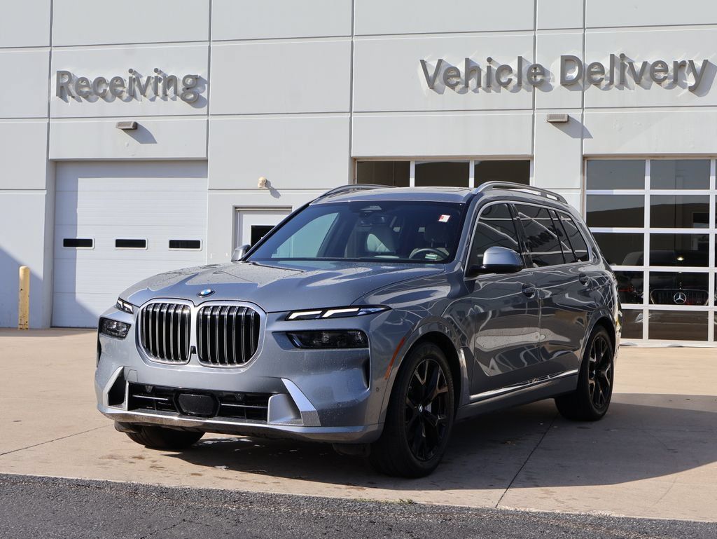 Used 2024 BMW X7 xDrive40i w/ Premium Package AWD/4WD image 3