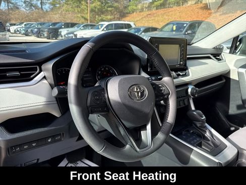 Used 2021 Toyota RAV4 XLE Premium image 14