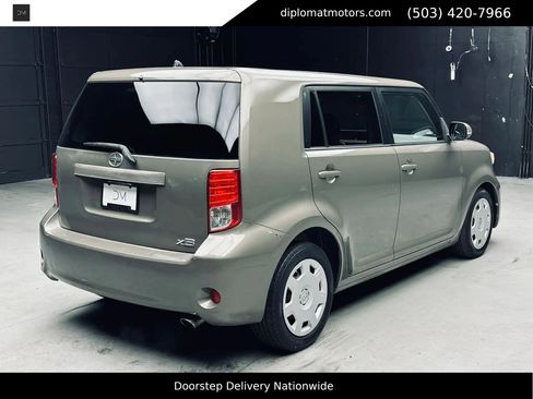 Used 2012 Scion xB FWD image 7