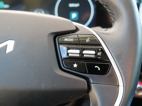 Certified 2022 Kia EV6 Wind AWD/4WD image 29
